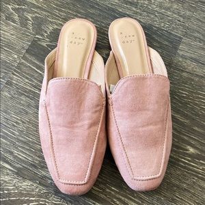 NWOT Blush Mules Size 8